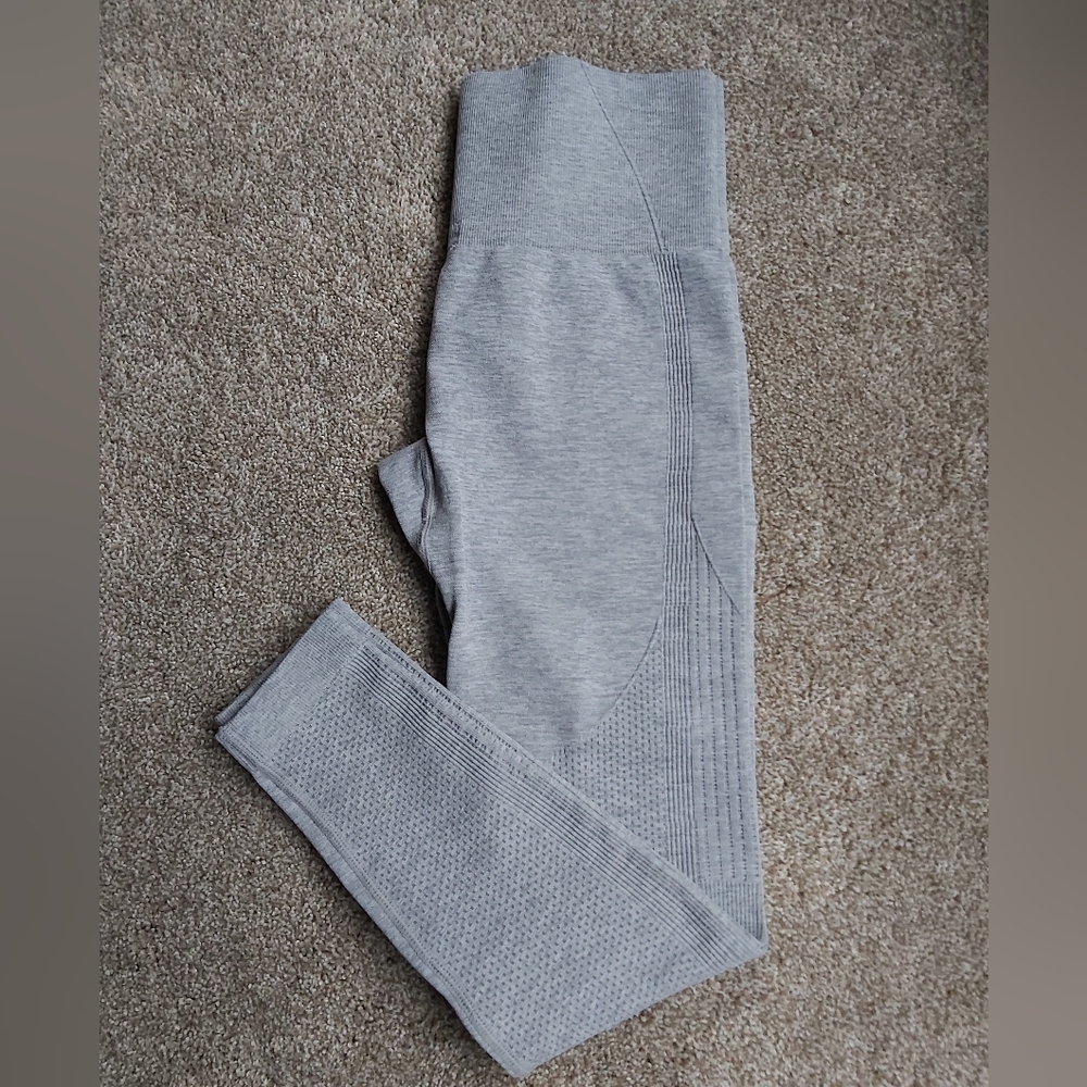 Ardene Light Gray Textured Cropped Leggings